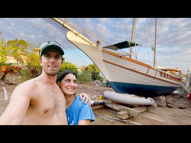 CRACKING and CREEKING! Dragging a restored wooden boat to her LAUNCH — Sailing Yabá 202