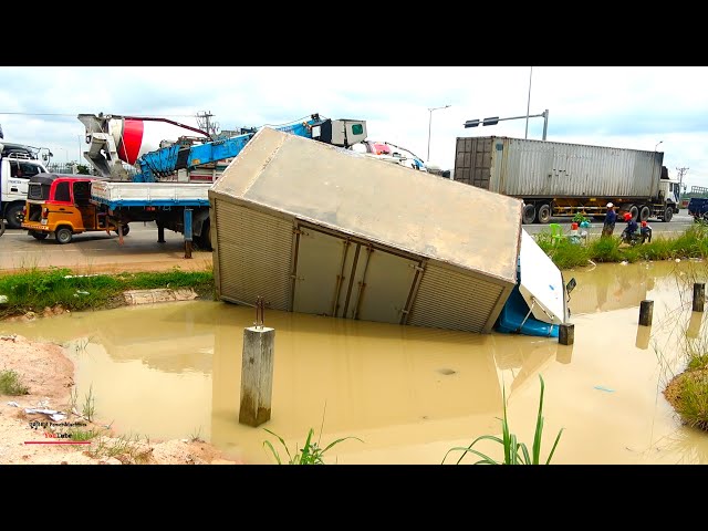 amazing truck accident in water recovery fails