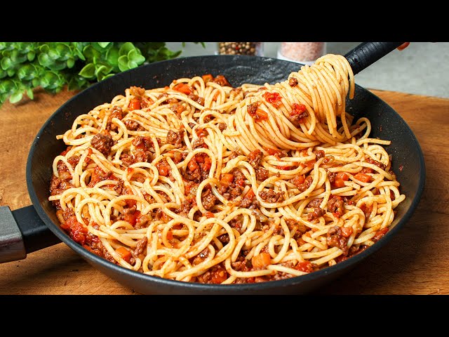 This Pasta Bolognese drove me crazy! Hearty, simple and incredibly delicious!