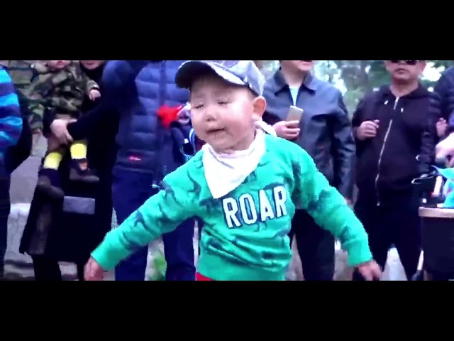 Adorable kids' #Uyghur #Dance in #Xinjiang and #Shuffle and #Tibetan Dance in #China Street and Park