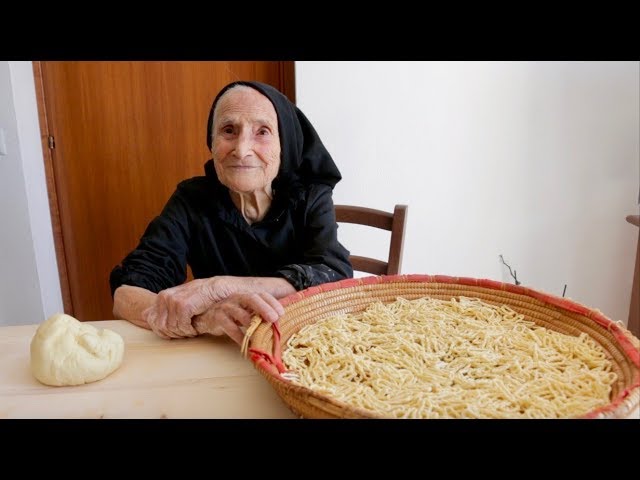 Watch 93 year old Cesaria make lorighittas pasta! | Pasta Grannies