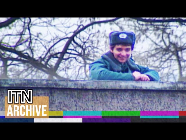 Putin's Post - Raw Footage of Stasi Headquarters in Dresden, East Germany (1989)