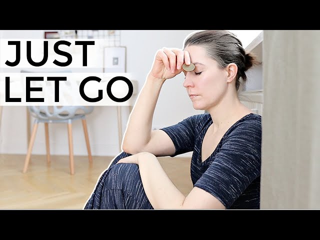 10 Things to Get Rid of in 2023 | MINIMALISM + LETTING GO