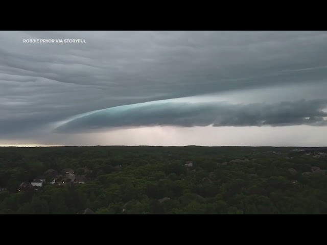 'Incredible' shelf cloud looms over Little Rock