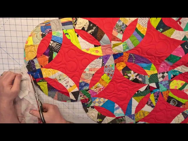 Finishing my Double Wedding Ring quilt with Curved Bias Binding