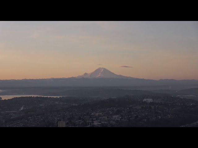 Watch Thursday's sunrise over Mt. Rainier in Seattle