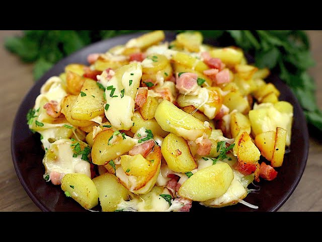 Recipe for delicious fried potatoes with bacon.