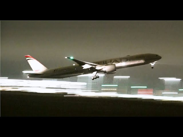 Night Plane Spotting - Etihad Airways 777-300ER Midnight Departure Melbourne Airport