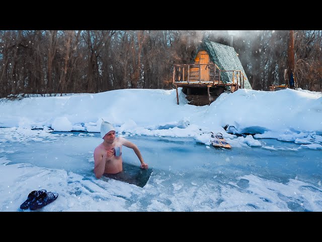 Dangerous ice on the river | Preparing the hut for the spring flood, which can flood everything