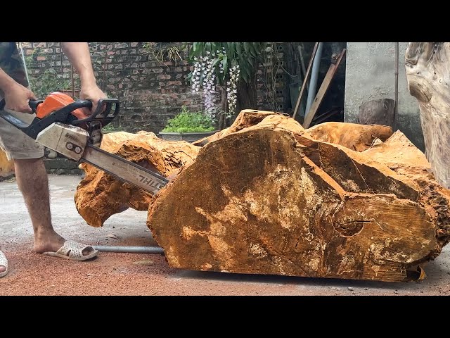 Creativity in Woodworking // A Talented Carpenter Creates a Coffee Table from Abandoned tree stump