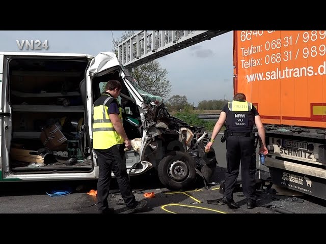 VN24 - Van crashes into truck at the end of a traffic jam on the A1 Freeway