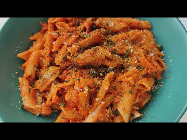 HOW TO MAKE EASY PENNE PASTA | GiGi Hadid's spicy vodka pasta (without the vodka)