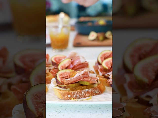 EASY Fig & Prosciutto Cheese Crostini - Easy Appetizer Idea! #easyrecipes