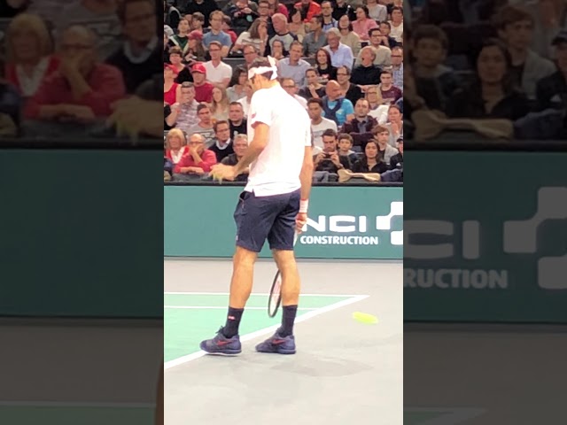 Roger Federer - Service / Tennis Paris Bercy