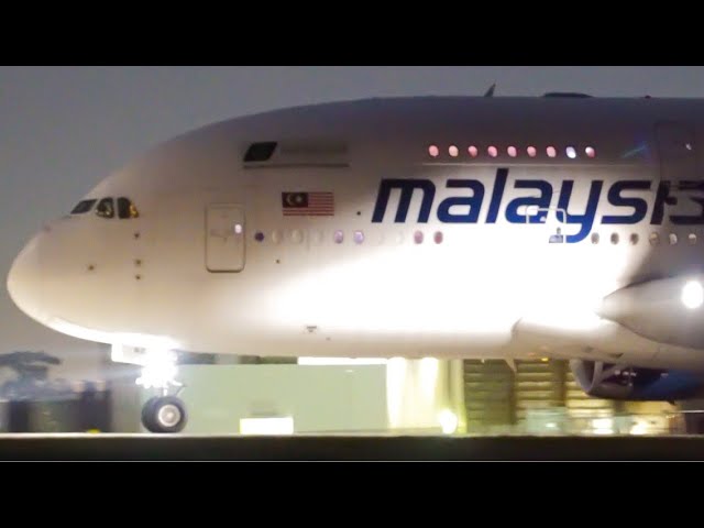 INCREDIBLE Airbus A380 NIGHT Landing & Takeoff | Malaysia Airlines | Melbourne Airport Planespotting