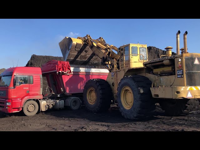 Old But Strong Caterpillar 992B Wheel Loader Loading Lorries With Two Passes - S.G.M Melidis
