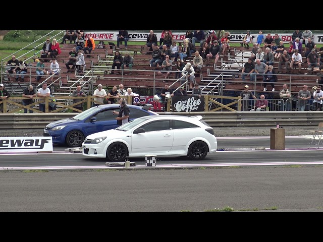 Ford Focus ST vs Vauxhall Astra VXR - Drag Racing
