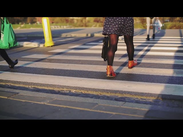 VERIFY | When do pedestrians have the right of way in crosswalks?