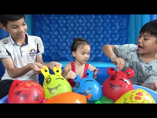 Family Fun Playtime with Balloons and nursery rhymes songs for kids - ABCkidTV Misa