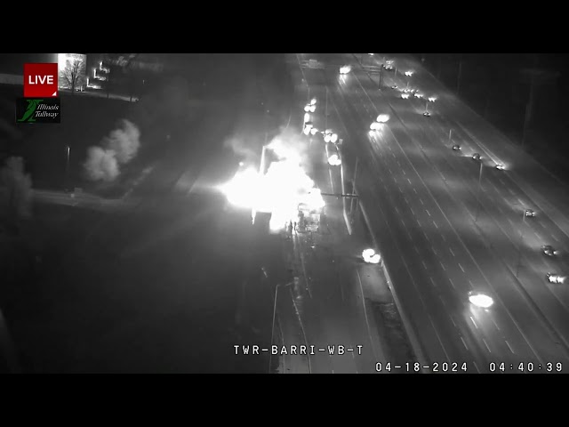 Illinois Tollway plaza catches fire after crash