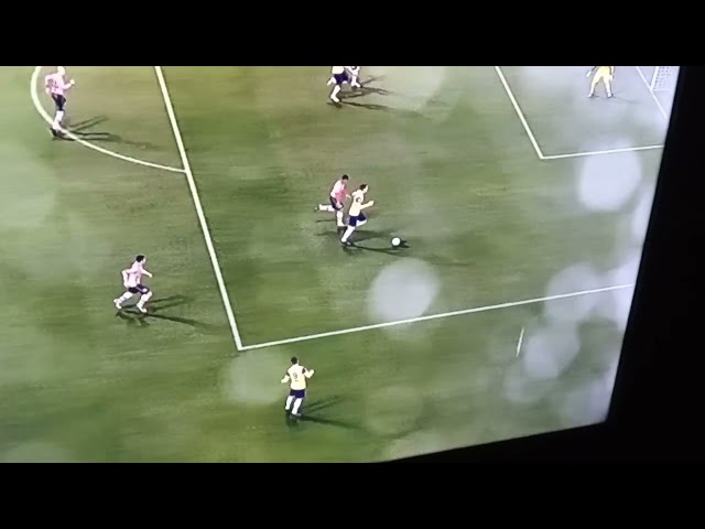 Player falling in a strange way in FIFA 12
