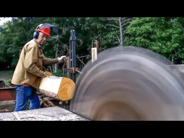 Dangerous Classic US Lumber Sawmill Processing Line Factory, Biggest Chainsaw Cutting Wood Machines
