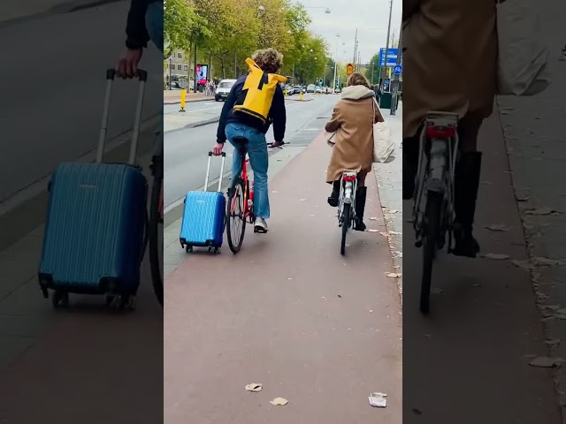 How locals in Amsterdam get to the airport 😆😆😆 #travel #dutch #onlyinamsterdam #amsterdam #shorts