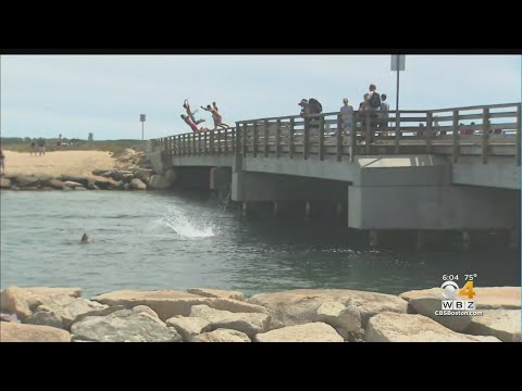Swimmers keep diving off "Jaws bridge" on Vineyard hours after 2 men disappear in water