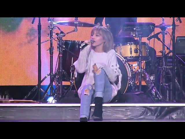 Grace VanderWaal at WE Day Vancouver "So Much More Than This" Oct 18 2017