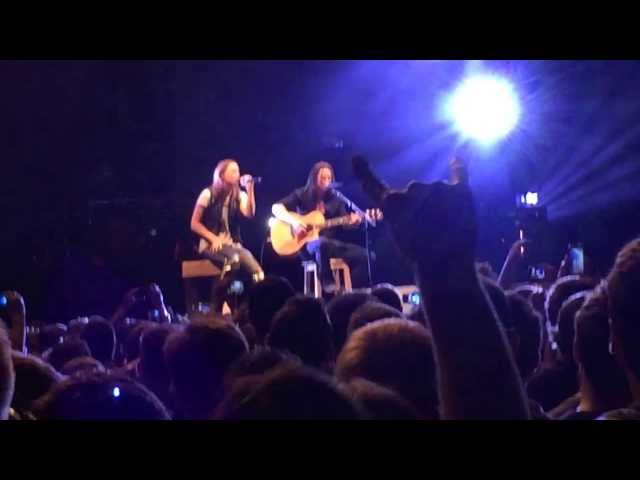 Myles Kennedy & Lzzy Hale - "Watch Over You" - Cardiff Motorpoint Arena, 20/10/13