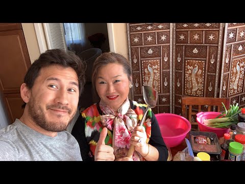 Cooking Korean Food w/ MOMIPLIER