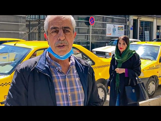 tour - Arak, Iran 2023 - Taking photos and talking with taxi drivers