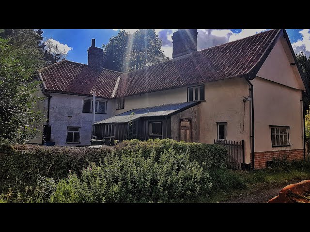 FAMILY VANISHED FROM THIS ABANDONED HOUSE AND LEFT EVERYTHING BEHIND | Abandoned Places UK