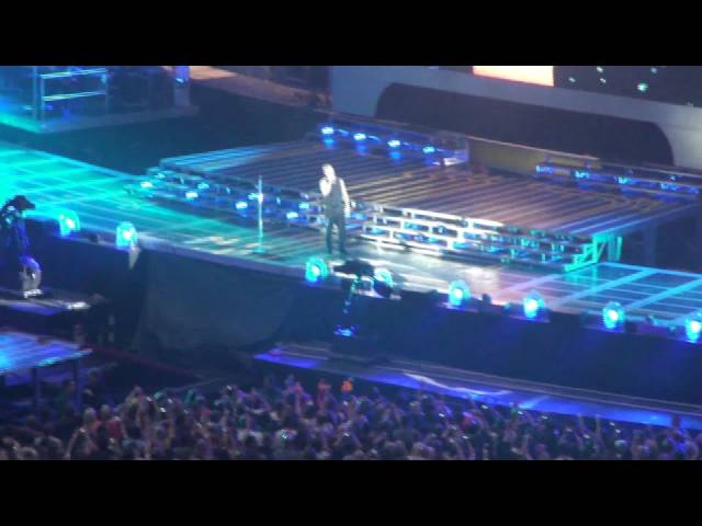 Robbie Williams - Angels Take That  Progress Tour Amsterdam Arena 18/07/11