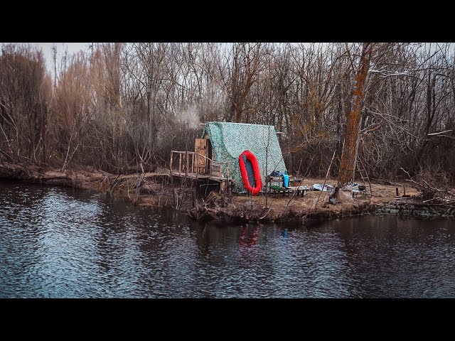 THIS IS THE FIRST TIME I'VE SEEN SUCH A FLOOD | FLOODED A FOREST HUT BY THE RIVER