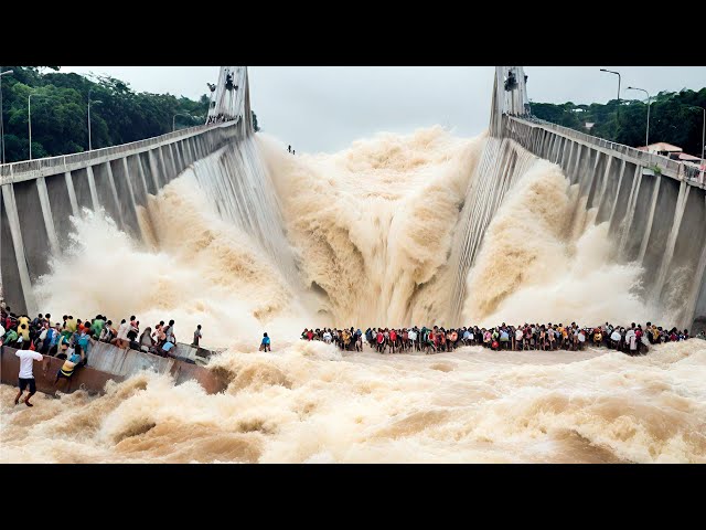 China is sinking! Dams are collapsed and rushing torrents inundate entire cities
