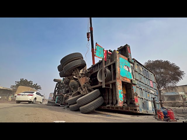 How Emergency Loaded Truck Repair In The Middle Of The Road “Pakistani Trucks “