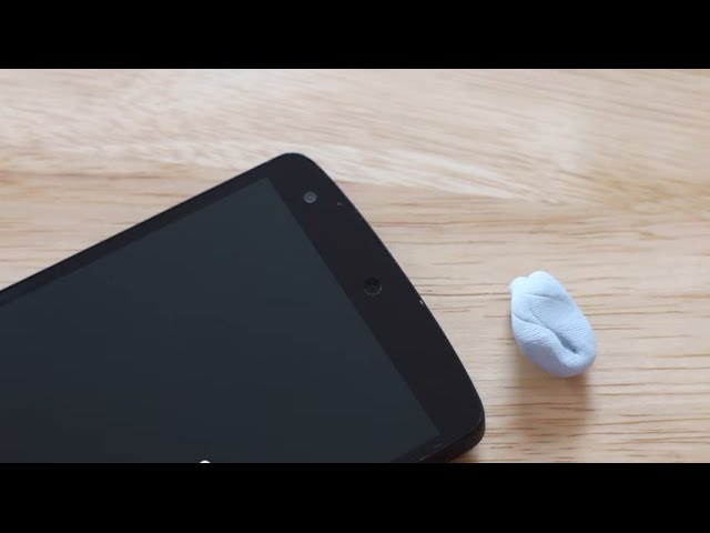 How to clean your smartphones earpiece