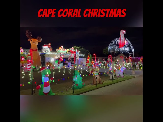 Houses Decorated for Christmas in Cape Coral FL