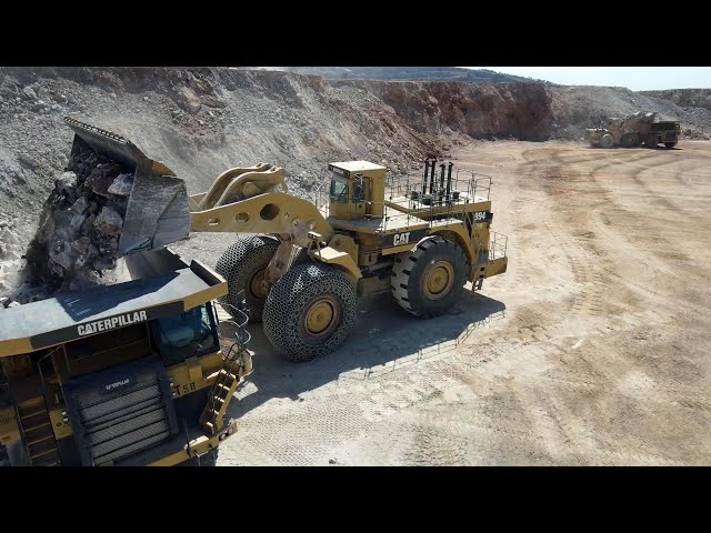 Huge Caterpillar 994 & Caterpillar 992 Loading Caterpillar 777 Dumpers - Samaras Mining Group