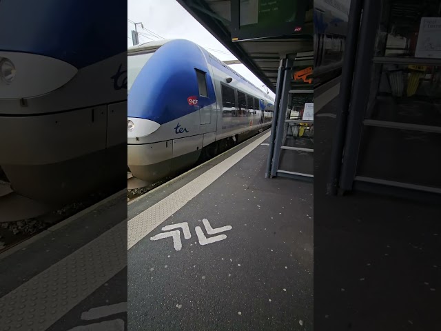 Entrée en gare de Caen d'un TER