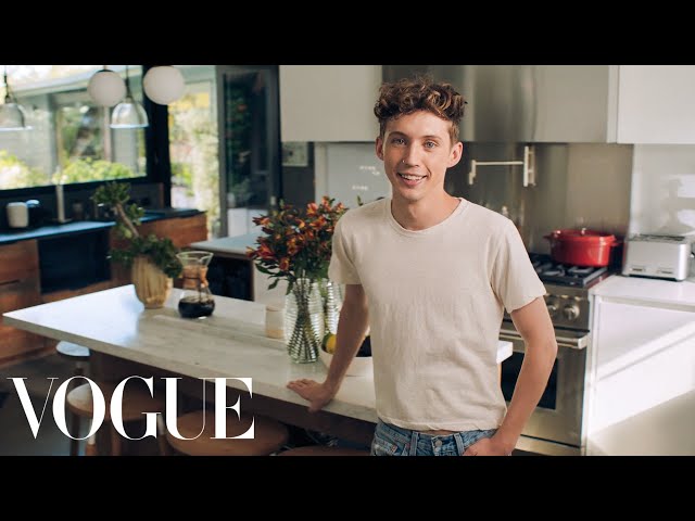 73 Questions With Troye Sivan | Vogue