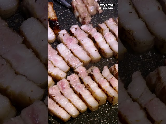 Charcoal-grilled pork belly restaurant where 5 million people eat every year, Korean Street Food