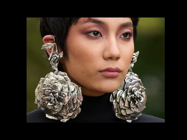 Top 10 Bold Jewelry Trends to Wear in 2024!