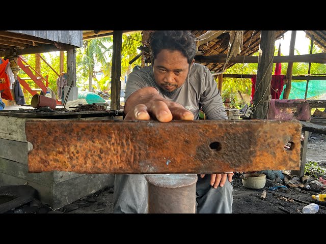 Knife Making - Forging A Powerful Survival Knife From The Leaf Spring