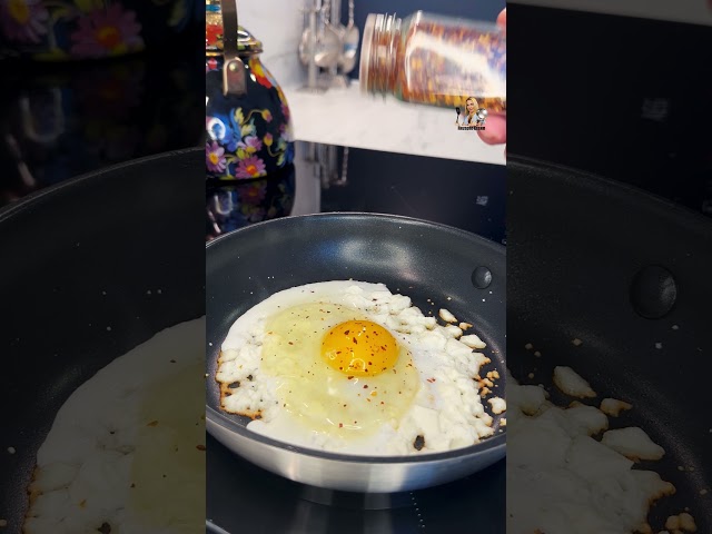 Viral feta egg magic! 🍳✨ Irresistible recipe.