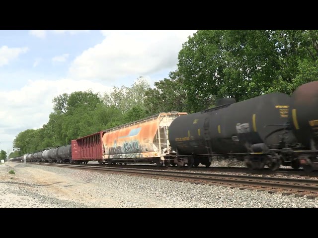 NORFOLK SOUTHERN GE ET44AC Tier 4 Southbound Mix Freight