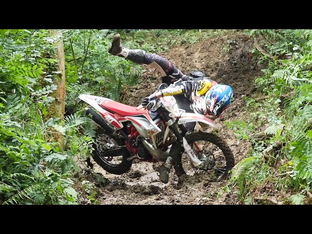 Mud Party Downhill Fails | Enduro Extreme Licq-Athérey 2021 by Jaume Soler