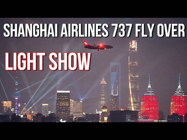 Shanghai light show meets Shanghai Airlines 737 fly 上海外滩灯光秀巧遇上航737飞越