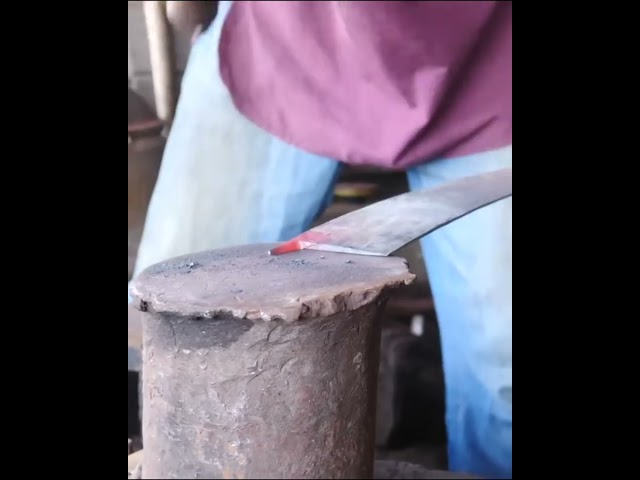 Restoring a rusty old knife @AmazingKKDaily